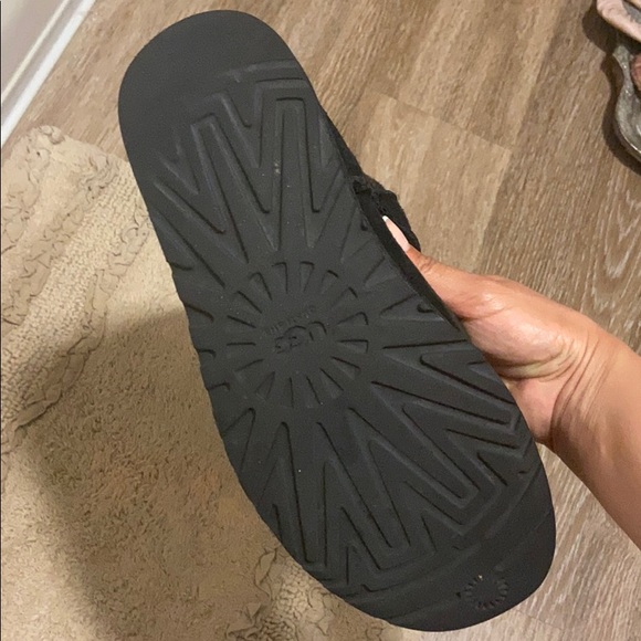 Black tall Ugg’s - Picture 3 of 4